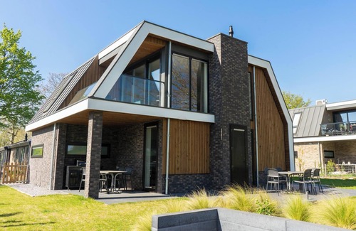 Biddinghuizen Casa | Villa with 5 bedrooms, traditional sauna and a garden