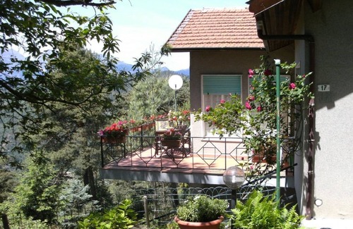 Bajardo Villa | Villa con fantásticas vistas de los Alpes y el Baiardo medieval