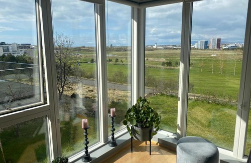 Kopavogur Apartamento | Villa with a view (golf course), hot tub and gym