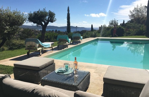 Cavalaire-sur-Mer Villa | Villa - Casa de vacaciones con hermosas vistas al mar y piscina climatizada para 6 personas.