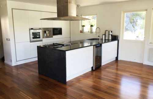 Nosund Casa | Villa con hermosas vistas de la bahía y las montañas emocionantes en el fondo