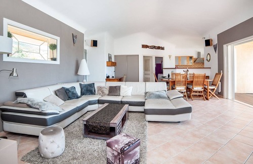San-Gavino-di-Carbini Villa | Villa con piscina privada y vistas panorámicas al mar ya la montaña.