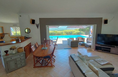 San-Gavino-di-Carbini Villa | Villa con piscina privada y vistas panorámicas al mar ya la montaña.