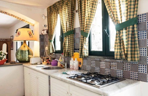 Acireale Villa | Villa With Garden in Sicily Near the sea