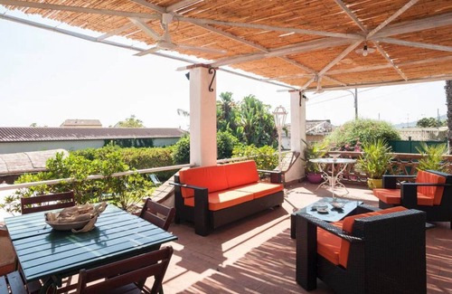 Acireale Villa | Villa With Garden in Sicily Near the sea