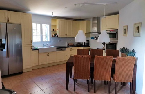 Vasles Villa | Villa con jardín cerca del hermoso campo de golf