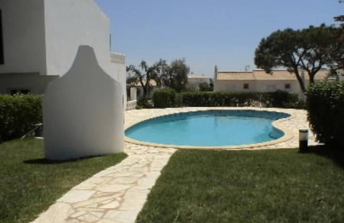 Vale Navio Villa | Vivienda adosada, jardin, barbacoa e piscina.