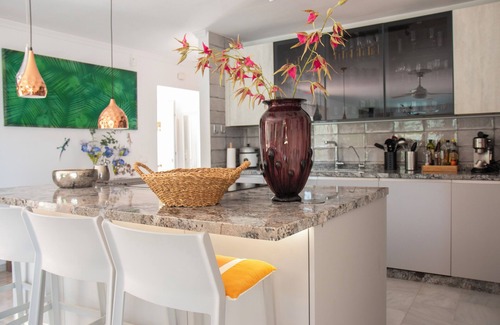 Mijas Villa | Villa lujosa, tranquila y bien equipada. Total privacidad junto a la piscina y jardín.