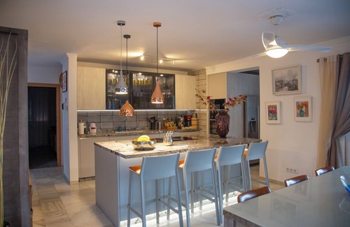 Mijas Villa | Villa lujosa, tranquila y bien equipada. Total privacidad junto a la piscina y jardín.