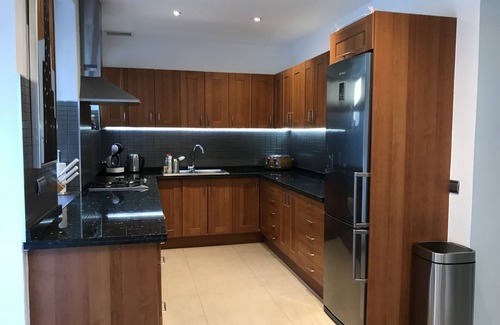 Nueva Milla de Oro Villa | Villa moderna de 3 camas cerca de Puerto Banús y Marbella - 1 cuadra de la playa