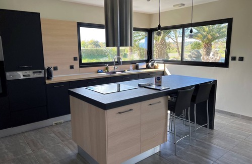 Guisseny Casa | Villa con piscina climatizada de mayo a mediados de octubre a 700 metros de la playa.