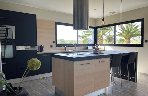 Guisseny Casa | Villa con piscina climatizada de mayo a mediados de octubre a 700 metros de la playa.