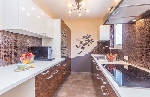 Sveti Vid Dobrinjski Villa | Casa vacacional con vista al mar y alberca