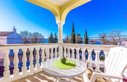 Dramalj Villa | Casa vacacional con acceso a internet y piscina