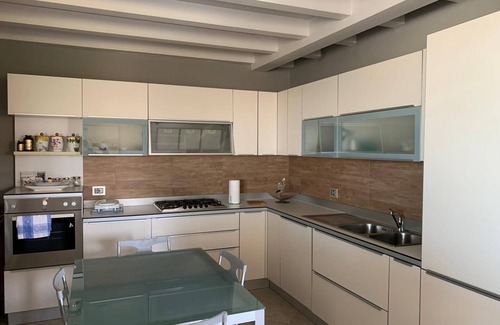 Lonato del Garda Villa | Villa con maravillosas vistas al lago de Garda, jardín y piscina.