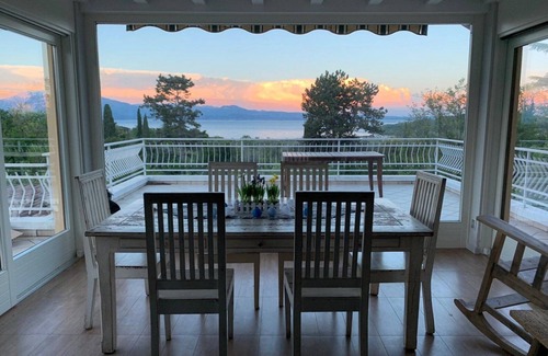 Lonato del Garda Villa | Villa con maravillosas vistas al lago de Garda, jardín y piscina.