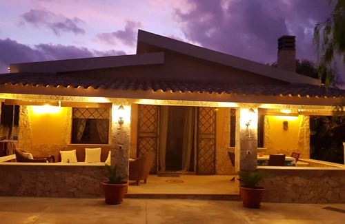 Pachino Villa | Villa con piscina frente al mar, para los amantes de la paz y la privacidad.