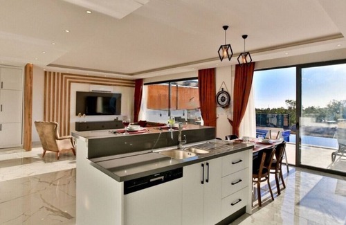 Uzumlu Apartamento | Villa with Jacuzzi, Hammam, Sauna and Pool in Kas