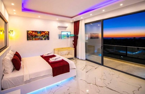 Uzumlu Apartamento | Villa with Jacuzzi, Hammam, Sauna and Pool in Kas
