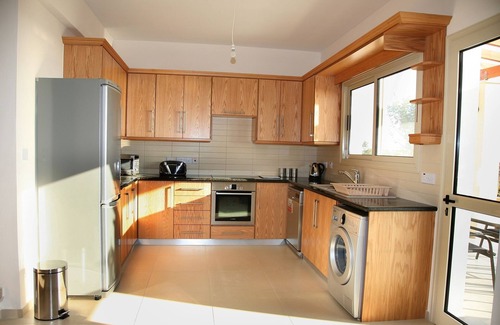 Peyia Town Villa | Villa con piscina privada y Mar / Colina Vistas