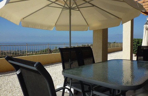 Peyia Town Villa | Villa con piscina privada y Mar / Colina Vistas