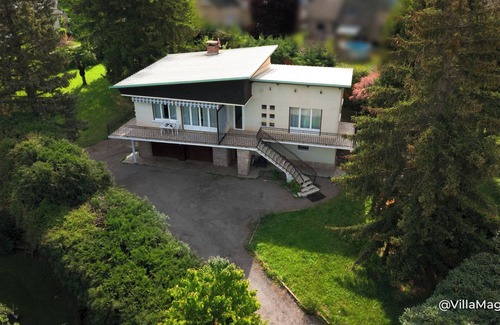 Savines-le-Lac Casa | Villa with outbuildings close to the lake and shops.