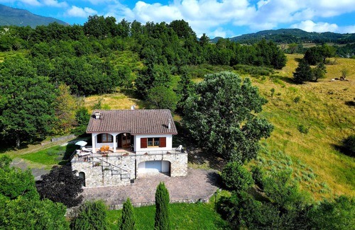 Bobbio Villa | Villa con Vista Panorámica sobre Bobbio y el Valle de Trebbia