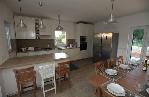 Verunic Villa | Villa con piscina junto al mar, 5 dormitorios.