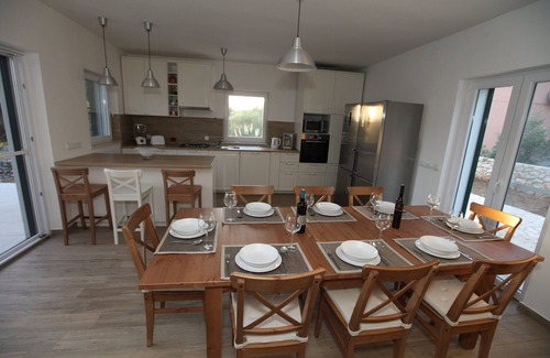Verunic Villa | Villa con piscina junto al mar, 5 dormitorios.
