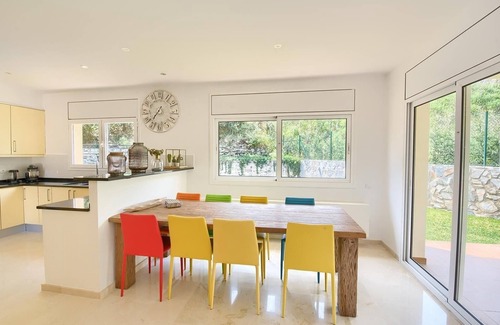 Sa Riera Villa | Villa "con piscina Ac y vistas al mar" con piscina, jardín y Wi-Fi