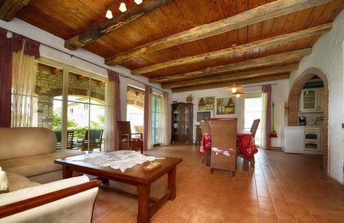 Brnobici Villa | Casa vacacional con piscina y aire acondicionado