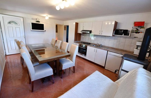 Hrvace Villa | Casa vacacional con piscina y terraza de barbacoa