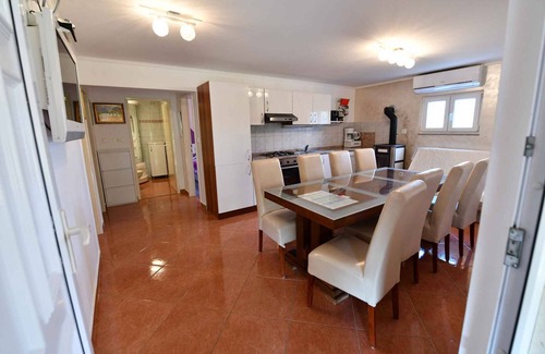 Hrvace Villa | Casa vacacional con piscina y terraza de barbacoa