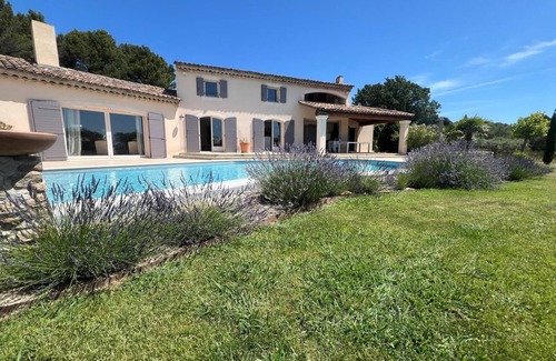 Merindol Villa | Villa al pie del luberon. 10/12 personas