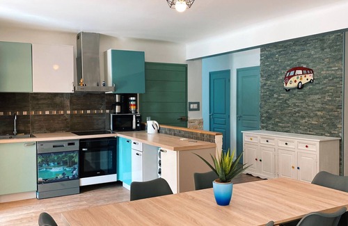 Saint-Quentin-la-Poterie Casa | Villa with pool