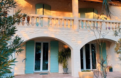 Saint-Quentin-la-Poterie Casa | Villa with pool