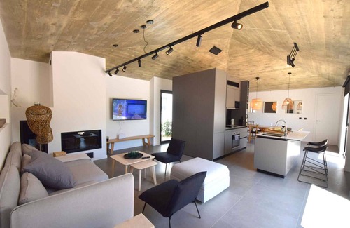 Linardici Villa | Casa vacacional con piscina en un auténtico entorno natural