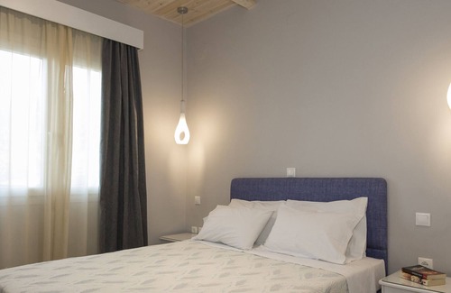 Samos Town Villa | Villa con piscina privada y vistas panorámicas al mar