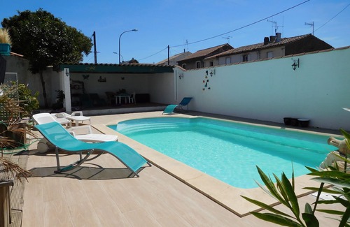 Carcassonne Villa | Villa con piscina privada en la ciudad de Carcasona, zona tranquila con vistas al castillo.