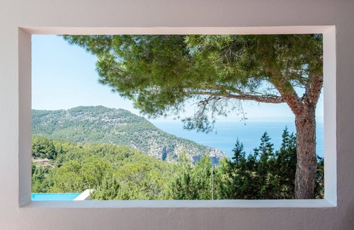 Sant Joan de Labritja Villa | Esplendida y moderna villa con espectaculares vistas al mar desde lo alto de una colina