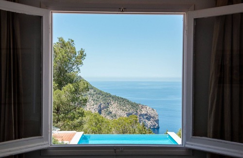 Sant Joan de Labritja Villa | Esplendida y moderna villa con espectaculares vistas al mar desde lo alto de una colina