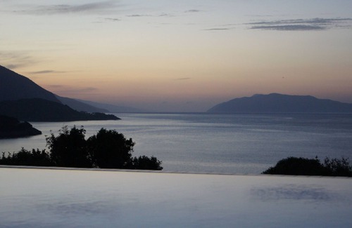 Eleios-Pronnoi Villa | Villa con piscina privada - vistas al mar sin fin / vistas a la montaña - Villa Di Capri