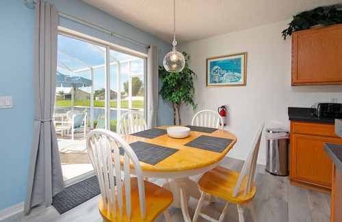 Liberty Village Villa | Villa con piscina privada, Sala de juegos, Wi-Fi gratis y vistas al lago