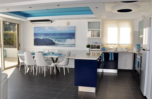 Mazotos Villa | Villa con piscina privada junto al mar