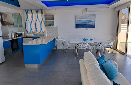 Mazotos Villa | Villa con piscina privada junto al mar