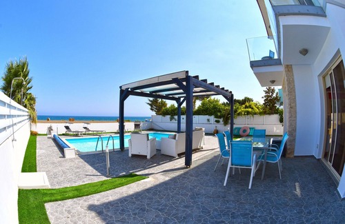 Mazotos Villa | Villa con piscina privada junto al mar