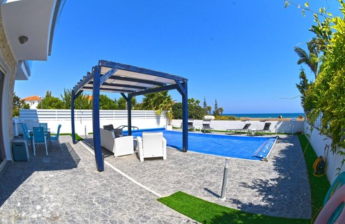 Mazotos Villa | Villa con piscina privada junto al mar