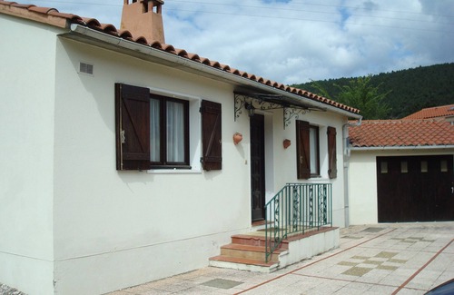 Fuilla Villa | Villa con piscina privada en el entorno del valle de montaña