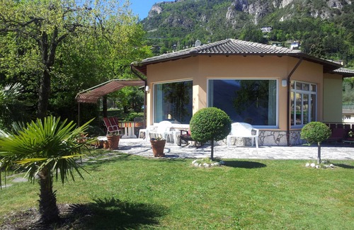 Tremosine Villa | Villa con piscina privada y un lago sin obstáculos y vistas a la montaña