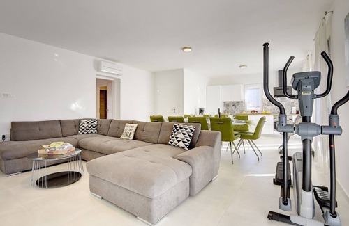 Sikici Casa | Villa con piscina privada, parque infantil, WiFi, aire acondicionado, barbacoa